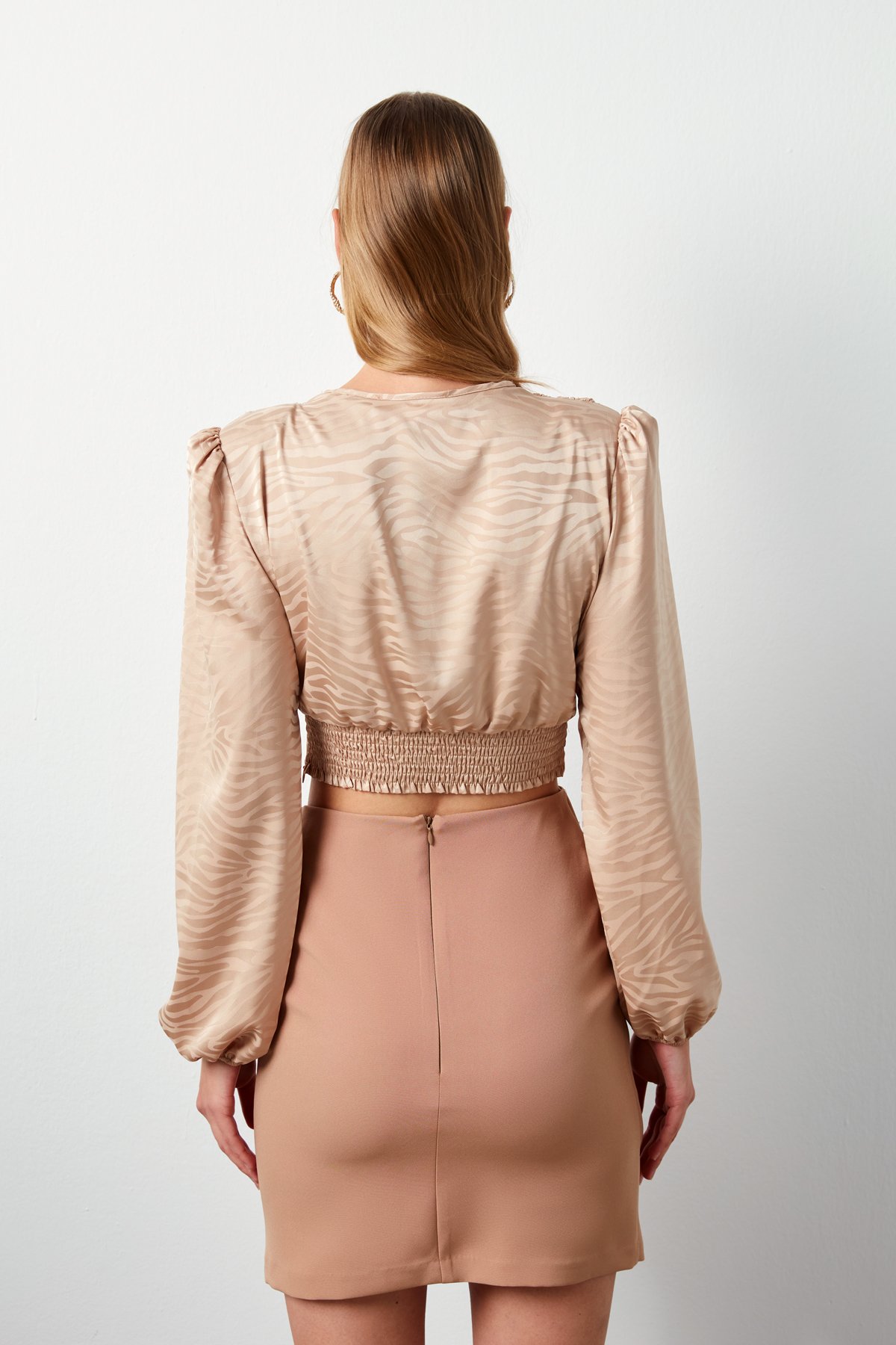 Desenli Kruvaze Saten Bluz - CAMEL