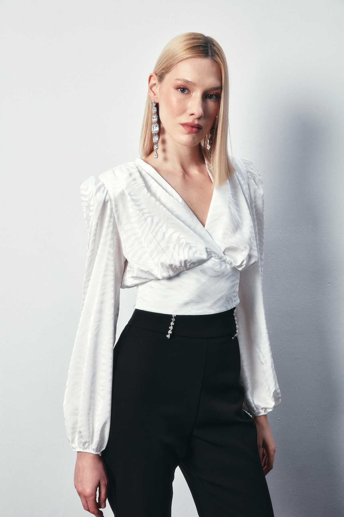 Desenli Kruvaze Saten Bluz - EKRU