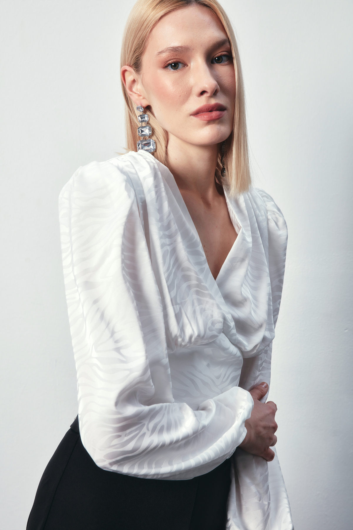 Desenli Kruvaze Saten Bluz - EKRU