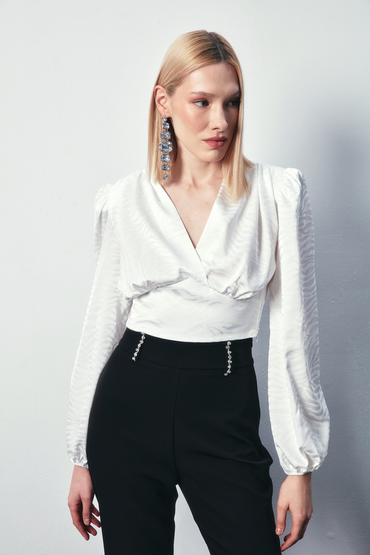 Desenli Kruvaze Saten Bluz - EKRU