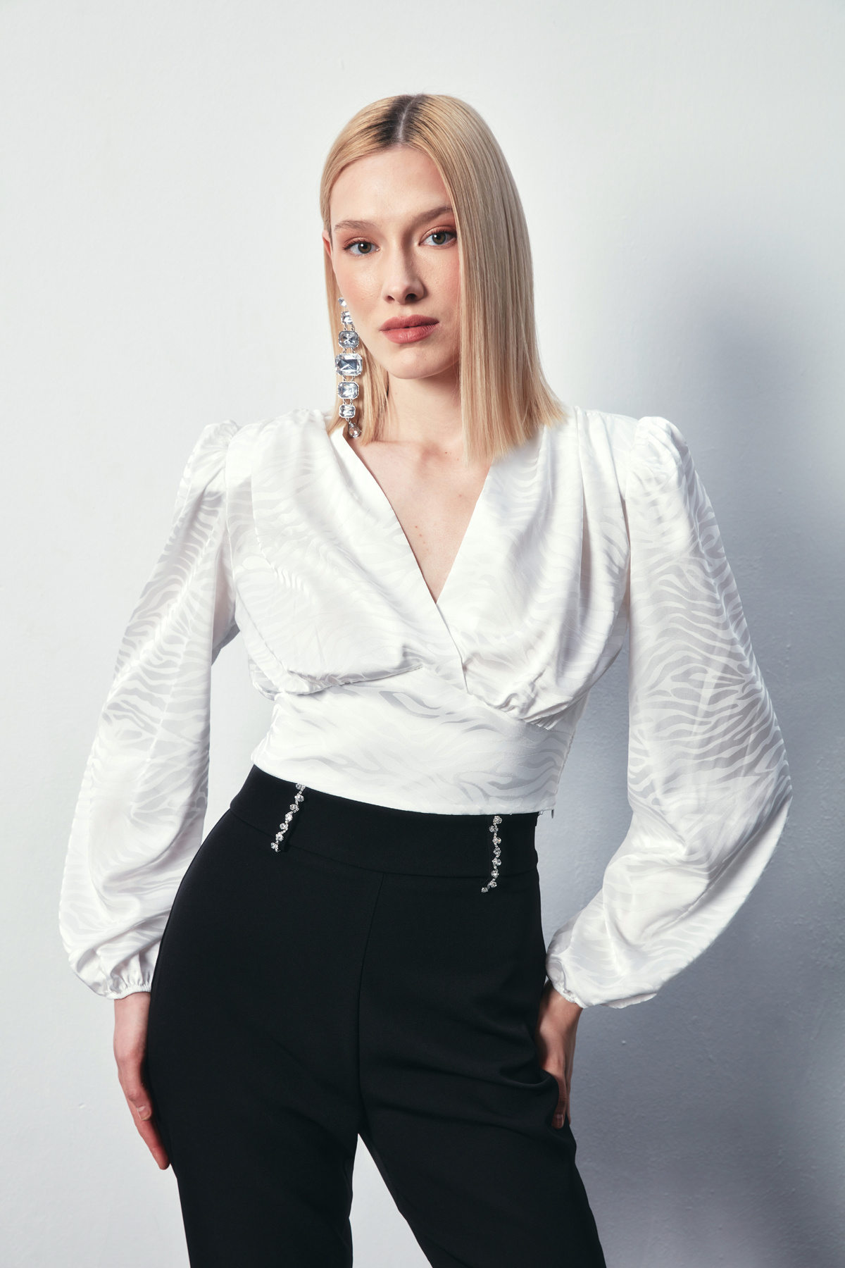 Desenli Kruvaze Saten Bluz - EKRU