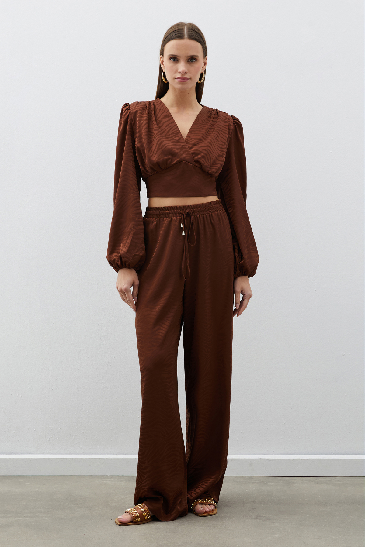 Desenli Kruvaze Saten Bluz - KAHVE