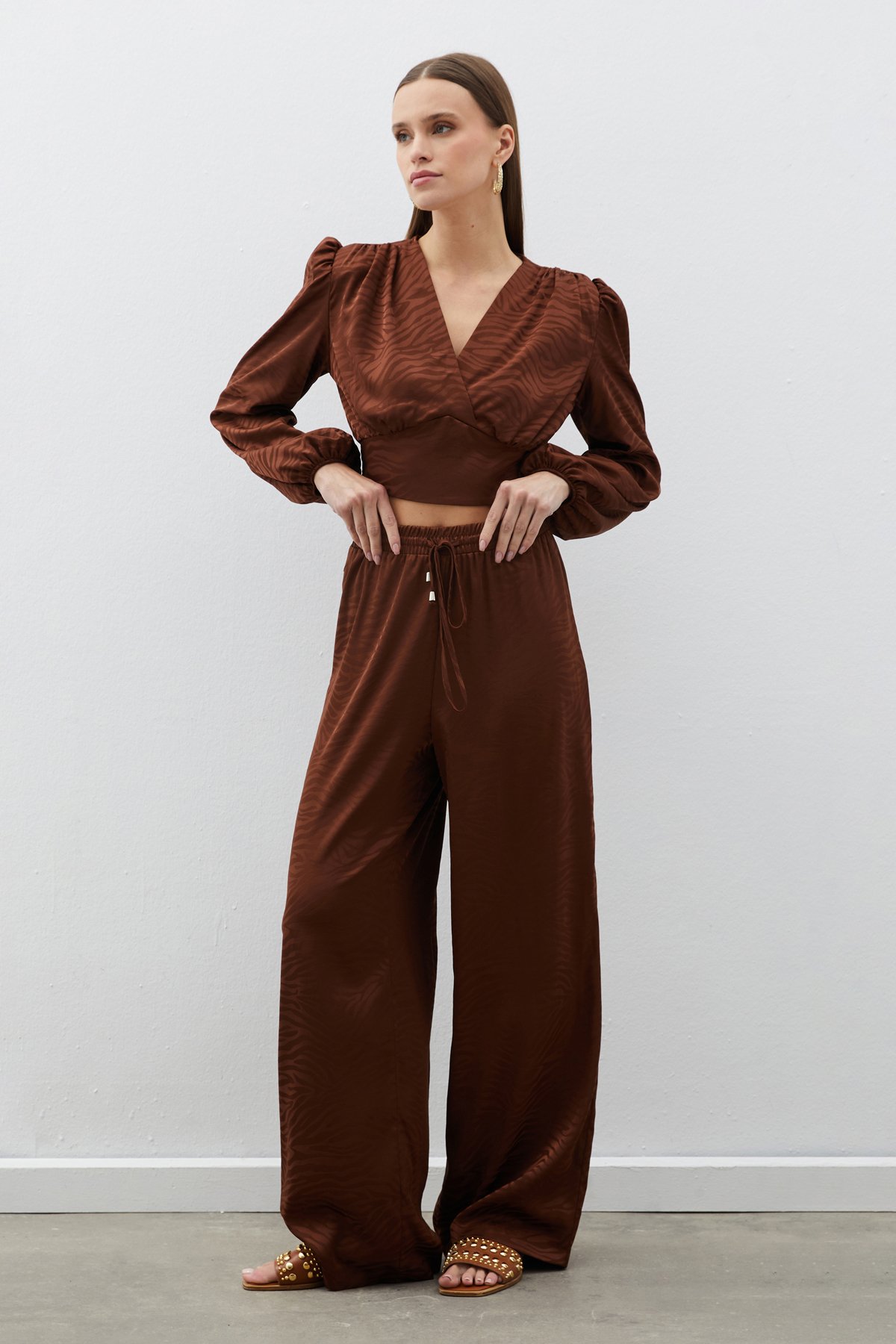 Desenli Kruvaze Saten Bluz - KAHVE