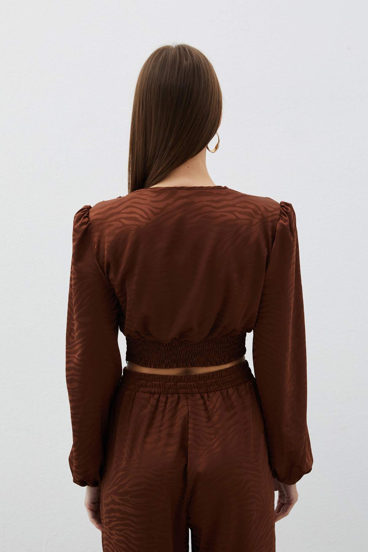 Desenli Kruvaze Saten Bluz - KAHVE