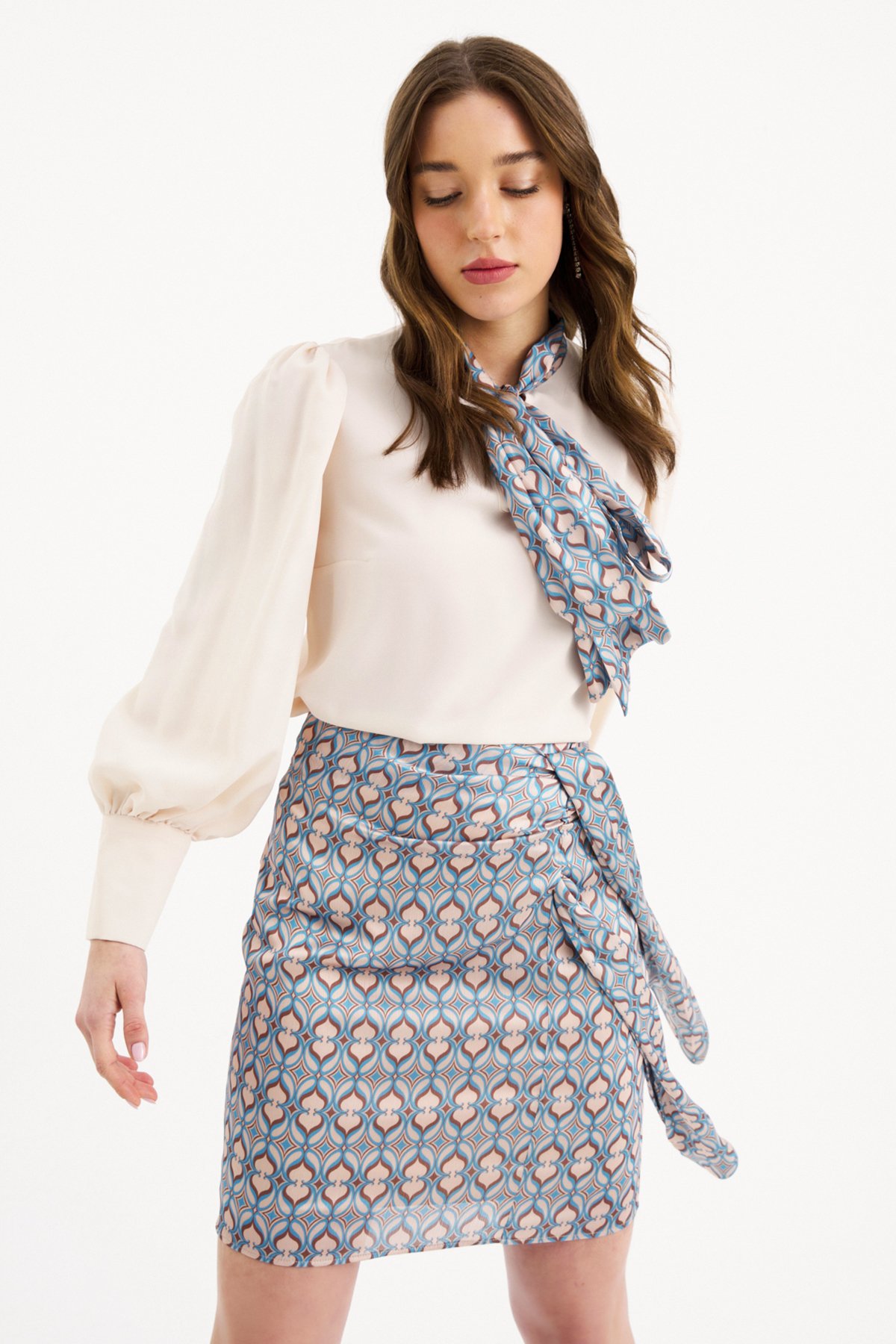 Desenli kuşak detaylı mini etek - TAŞ