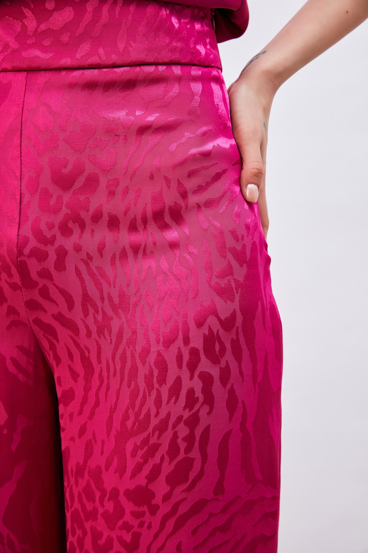 Desenli Saten Pantolon - FUŞYA