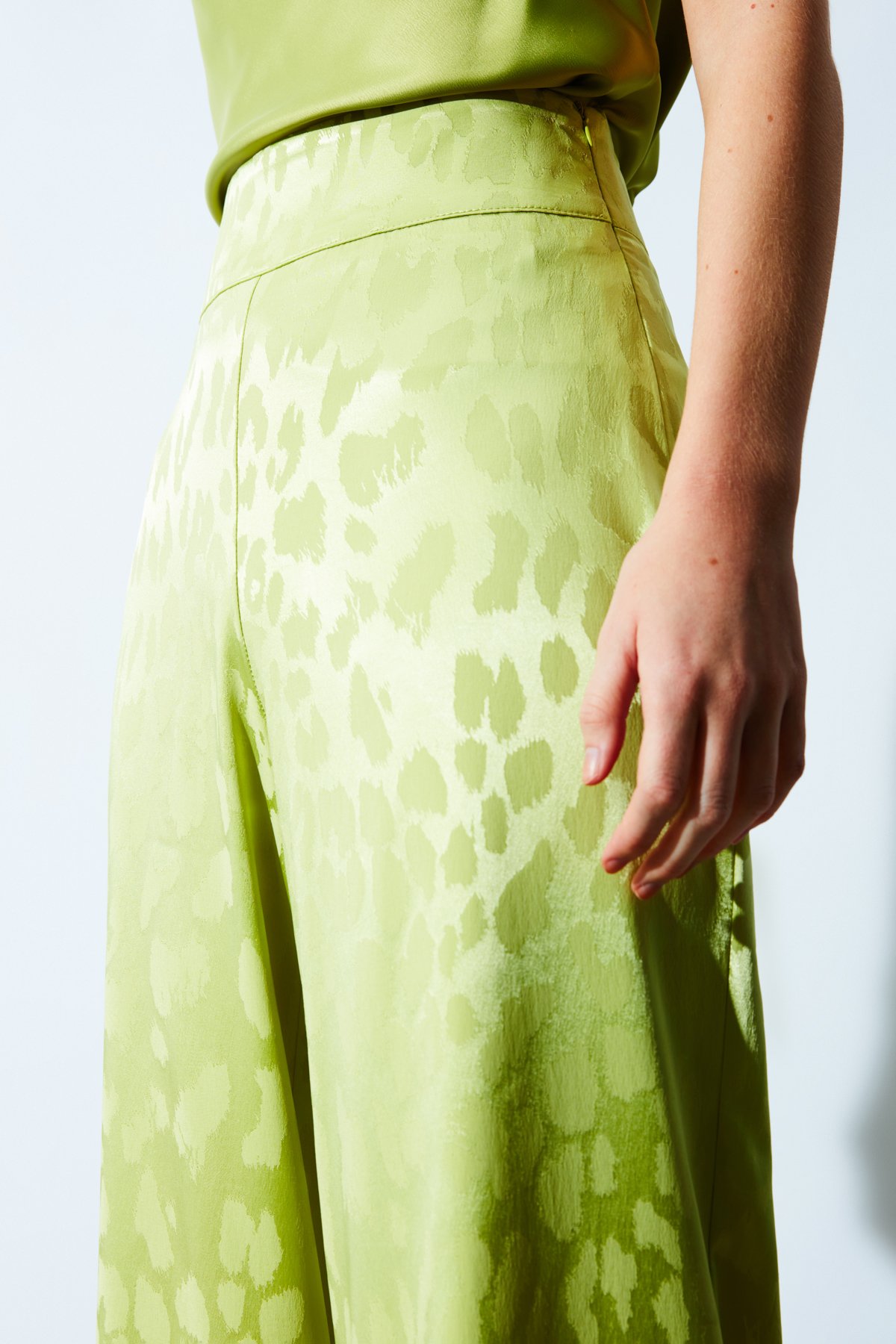 Desenli Saten Pantolon - YAĞ YEŞİLİ