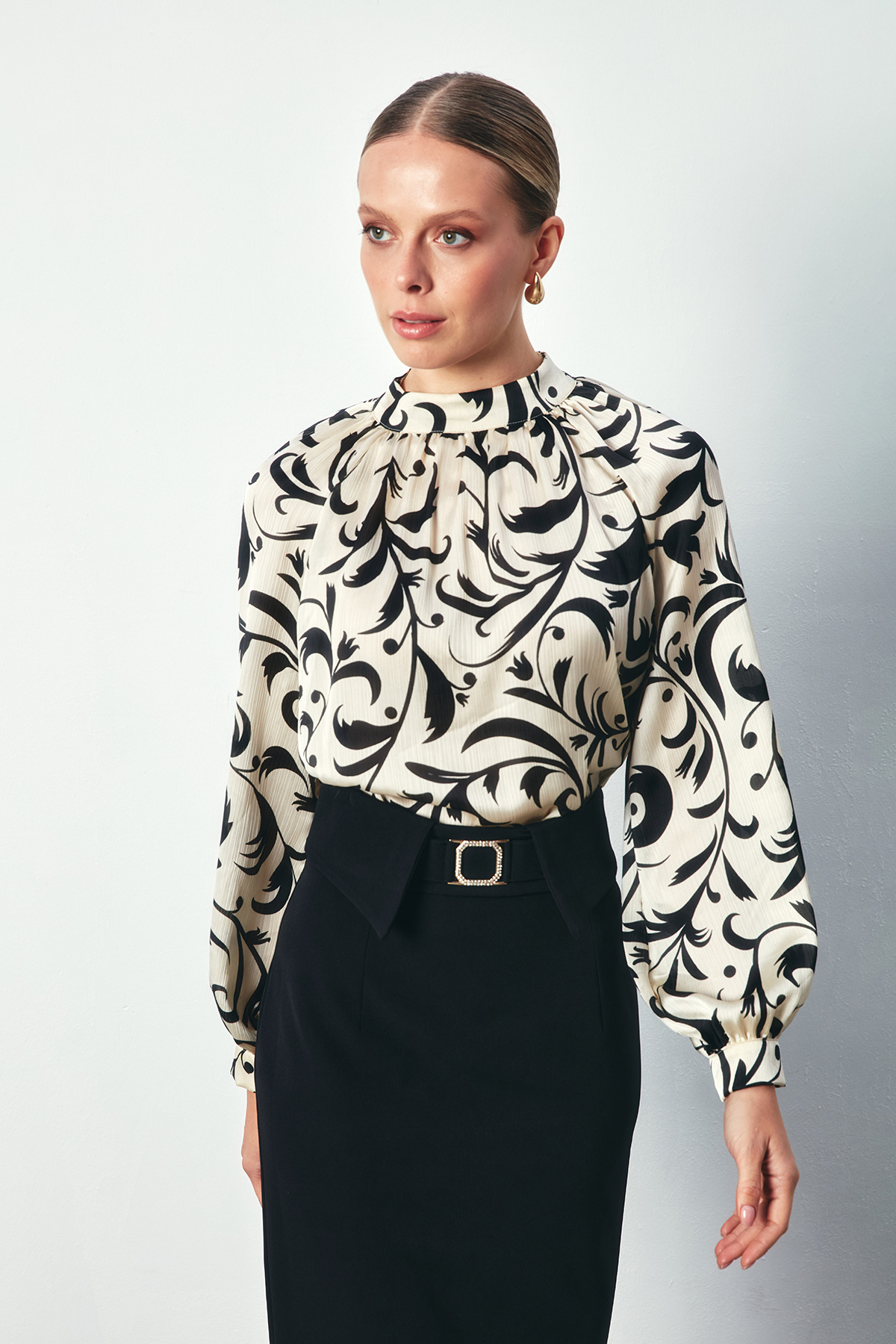 Dik Yaka Desenli Bluz - BEJ-SİYAH