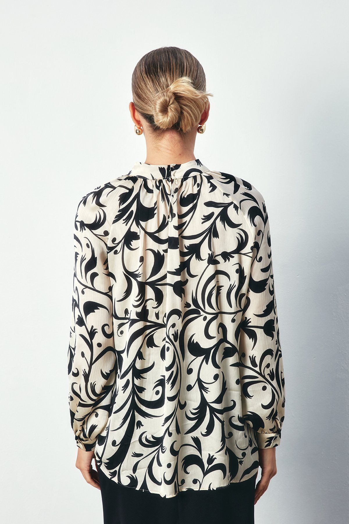 Dik Yaka Desenli Bluz - BEJ-SİYAH