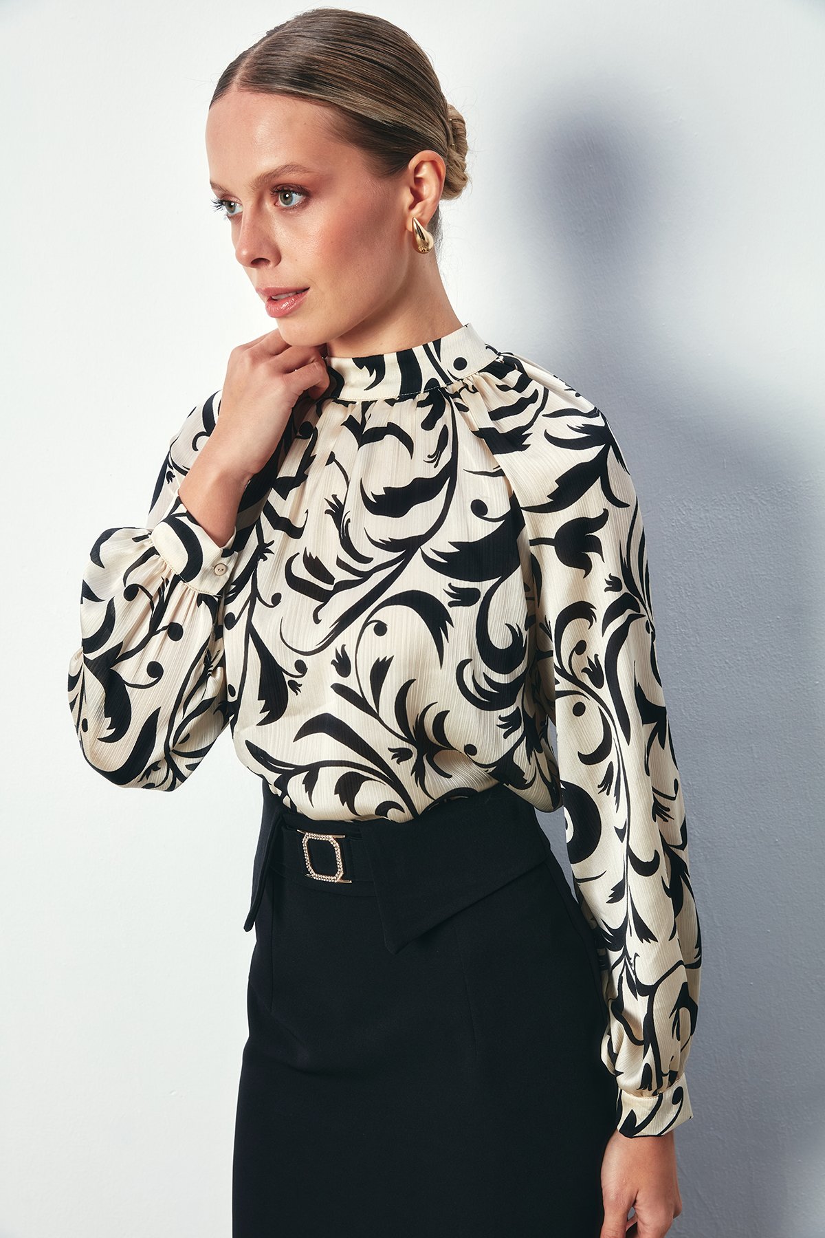 Dik Yaka Desenli Bluz - BEJ-SİYAH