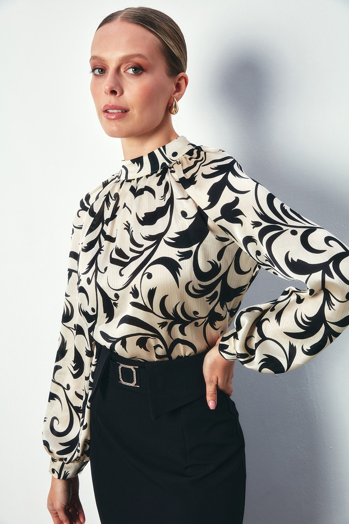Dik Yaka Desenli Bluz - BEJ-SİYAH