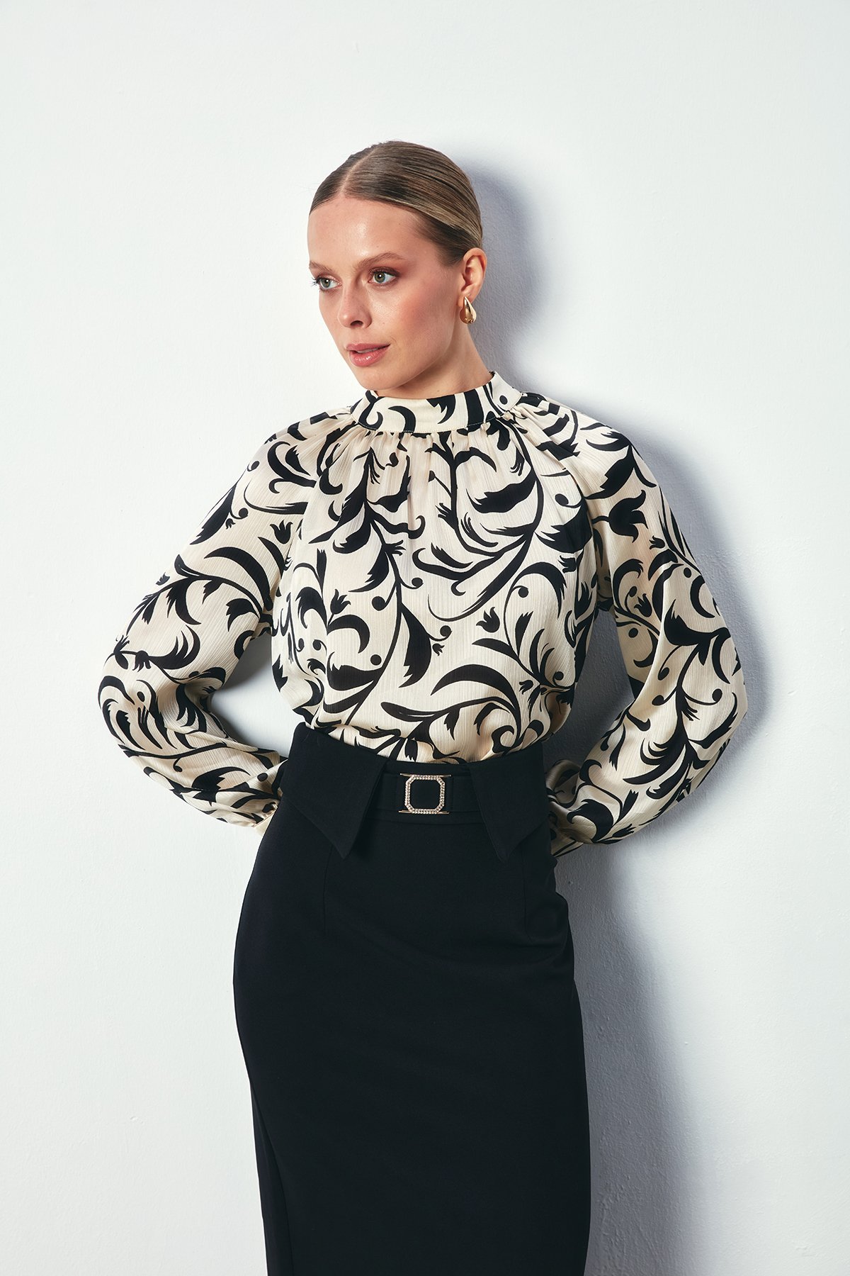 Dik Yaka Desenli Bluz - BEJ-SİYAH