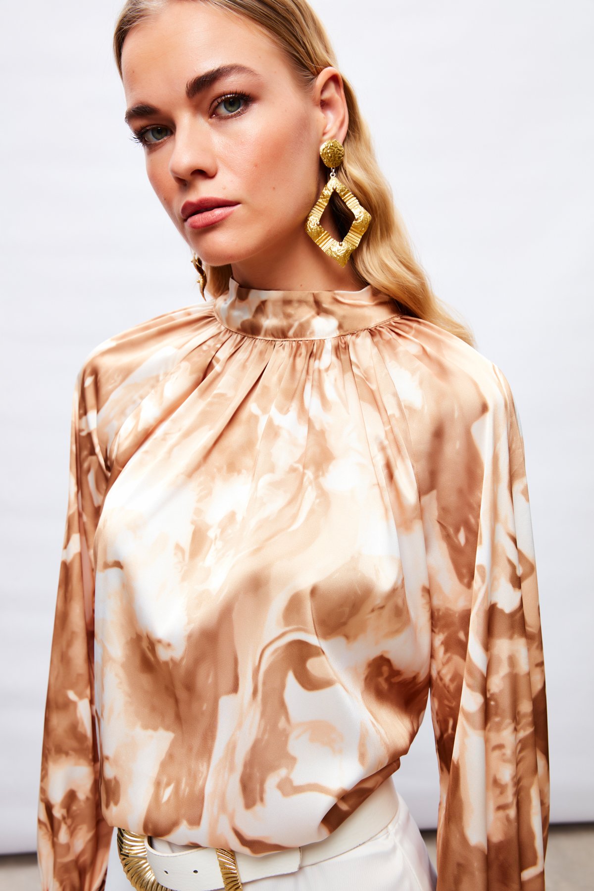 Dik Yaka Desenli Bluz - KAHVE