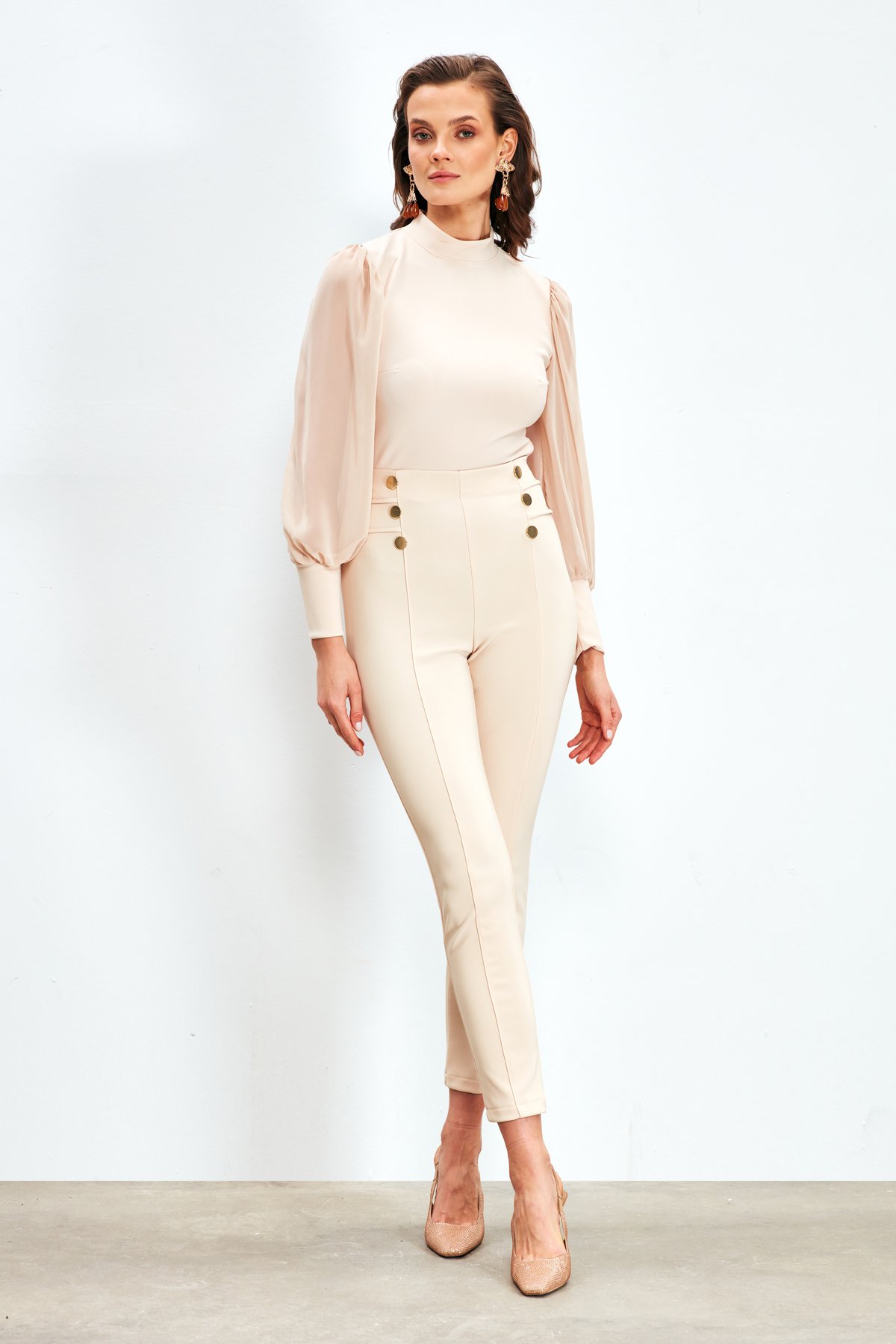 Dik Yaka Şifon Kol Detaylı Bluz - BEJ