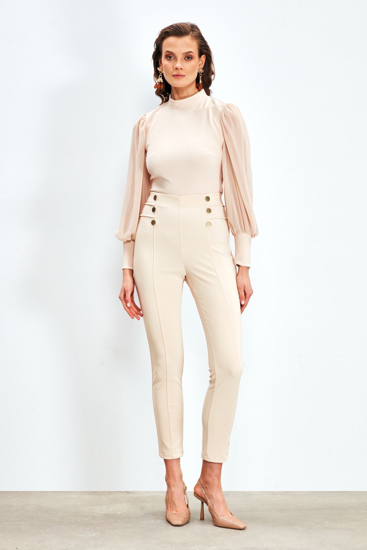 Dik Yaka Şifon Kol Detaylı Bluz - BEJ