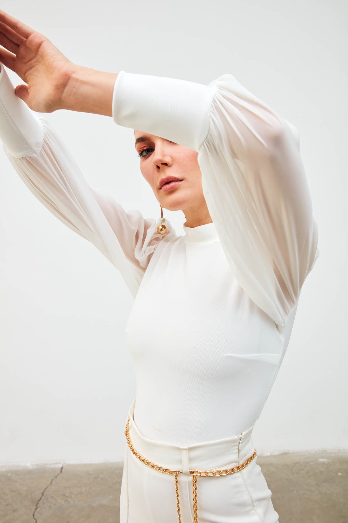 Dik Yaka Şifon Kol Detaylı Bluz - EKRU