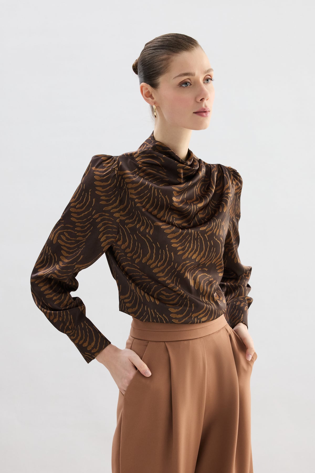 Drape Detaylı Desenli Bluz - Kahve