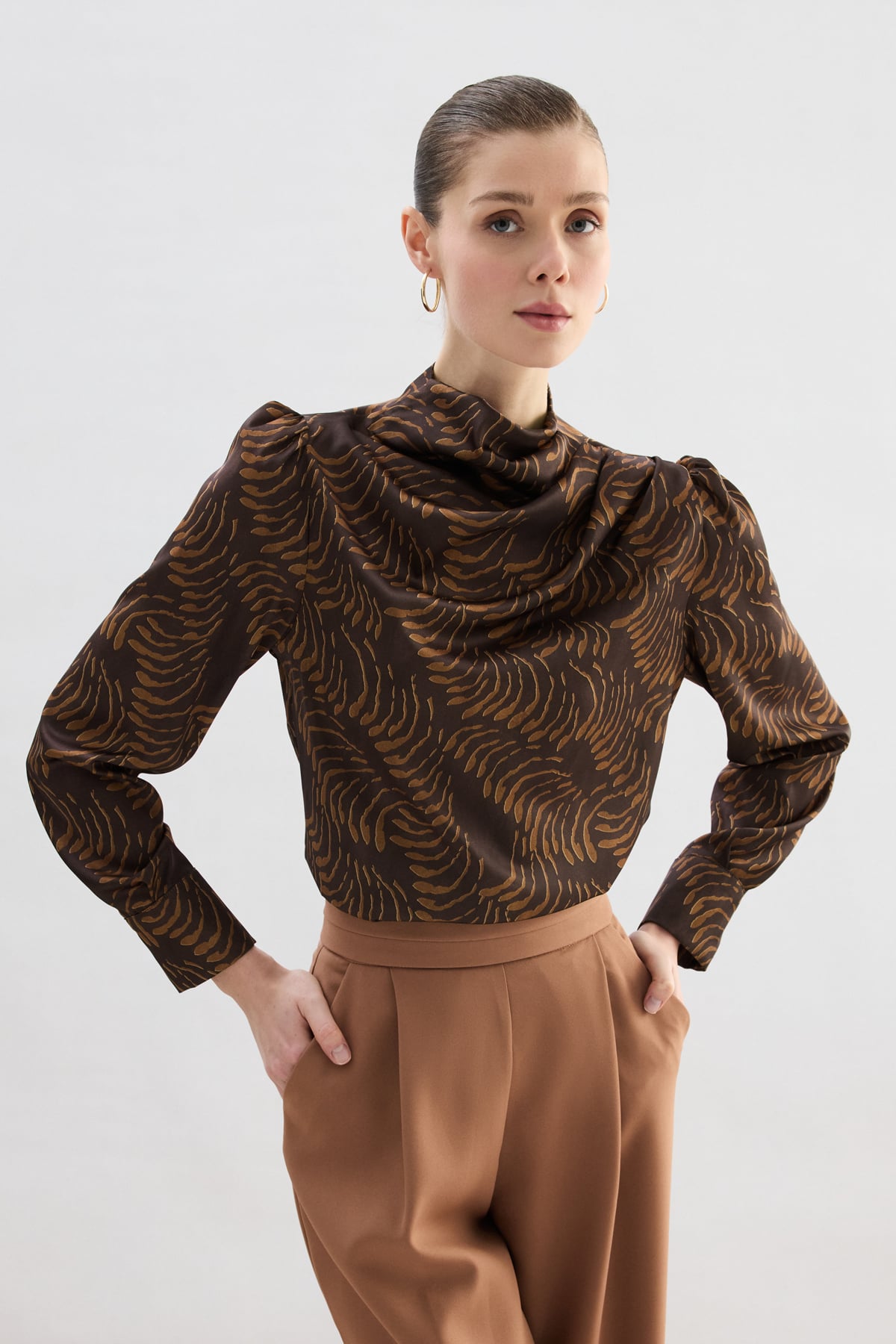 Drape Detaylı Desenli Bluz - Kahve