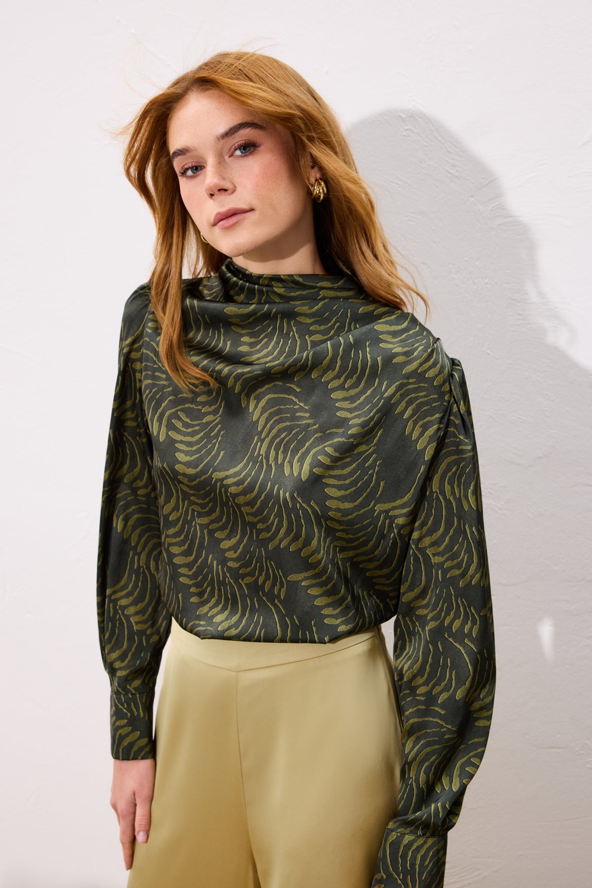 Drape Detaylı Desenli Bluz - Yeşil