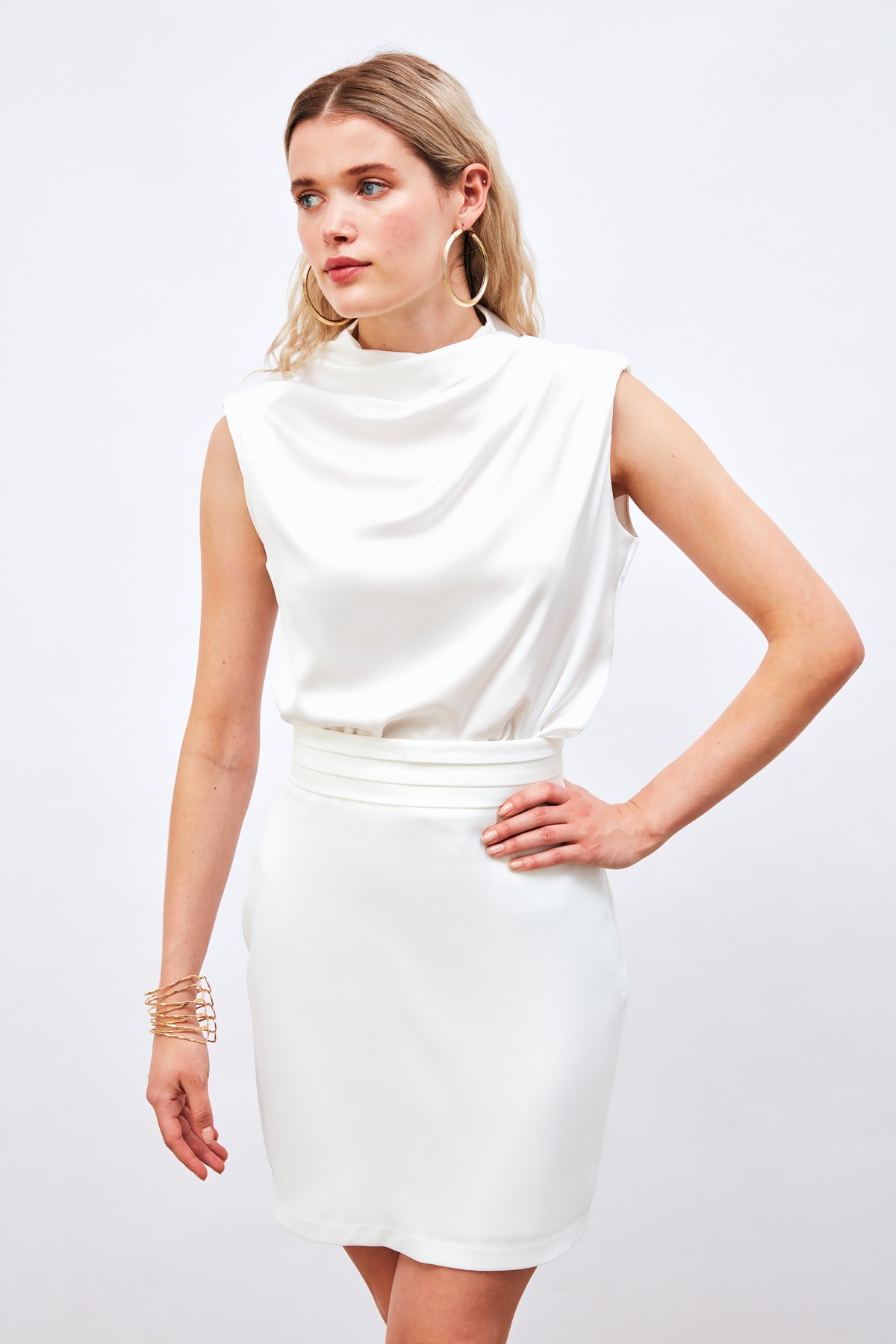 Drape Detaylı Kolsuz Bluz - EKRU