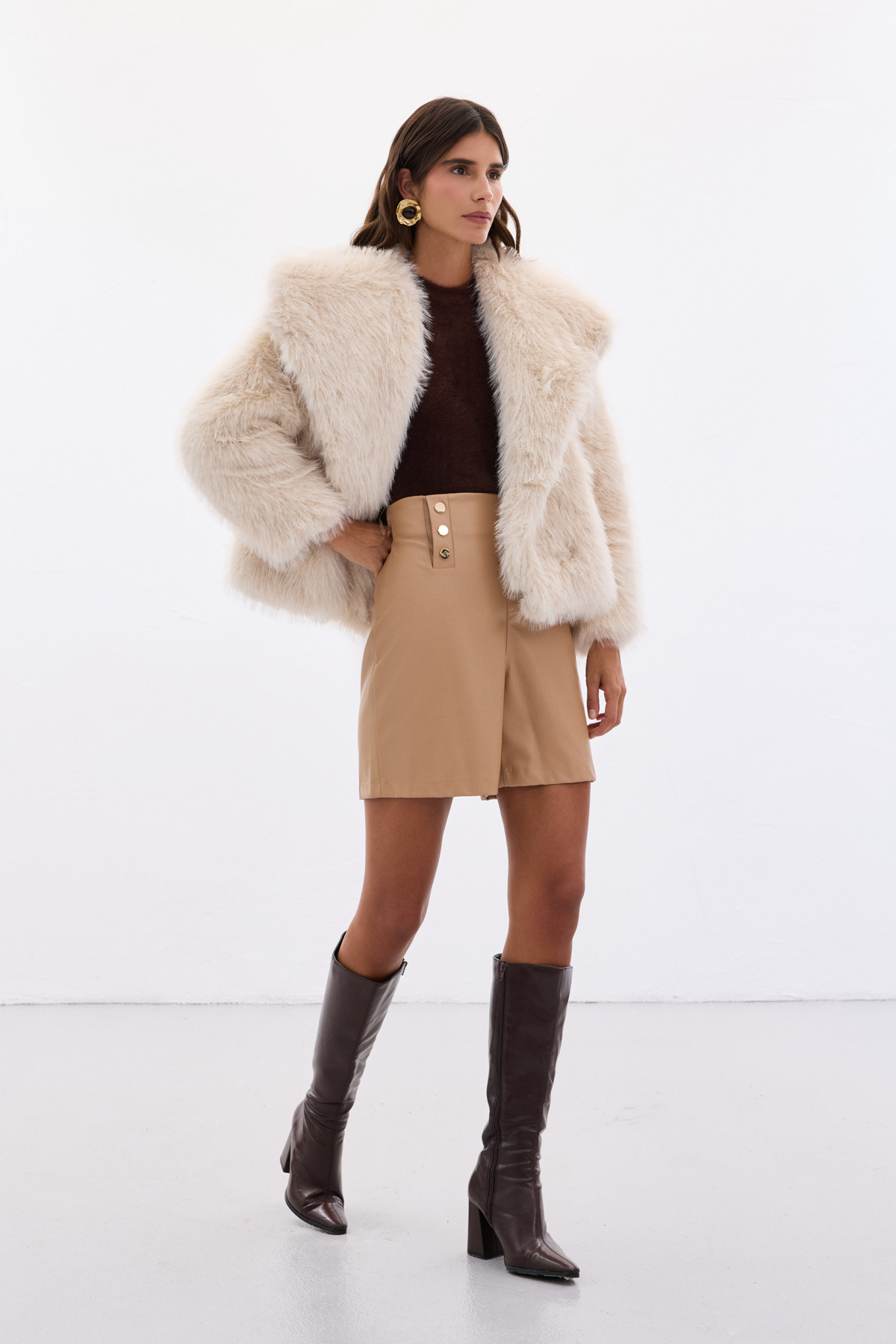 Düğme Aksesuarlı Deri Şort - Bej