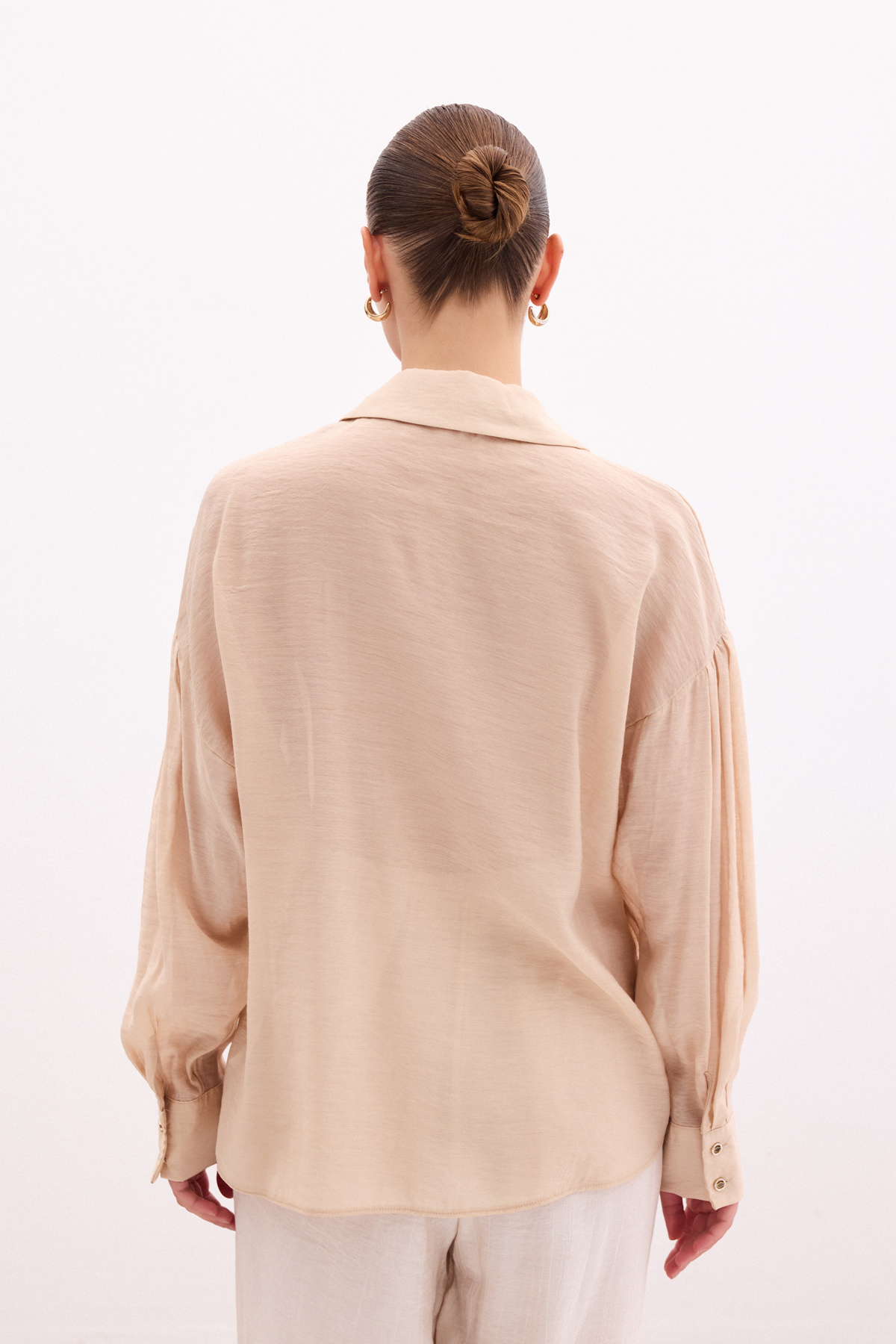Düğme Aksesuarlı İnce Gömlek - Bej