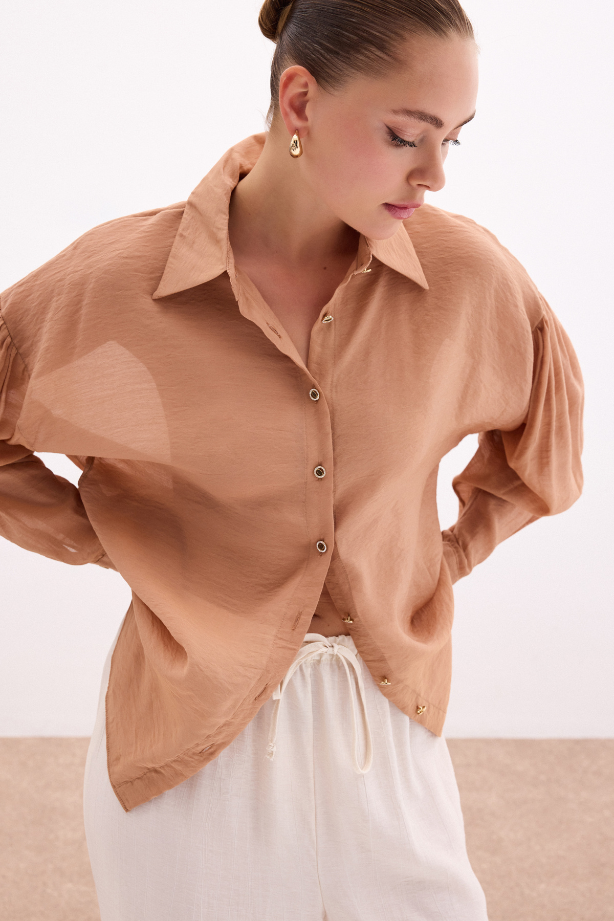 Düğme Aksesuarlı İnce Gömlek - Camel