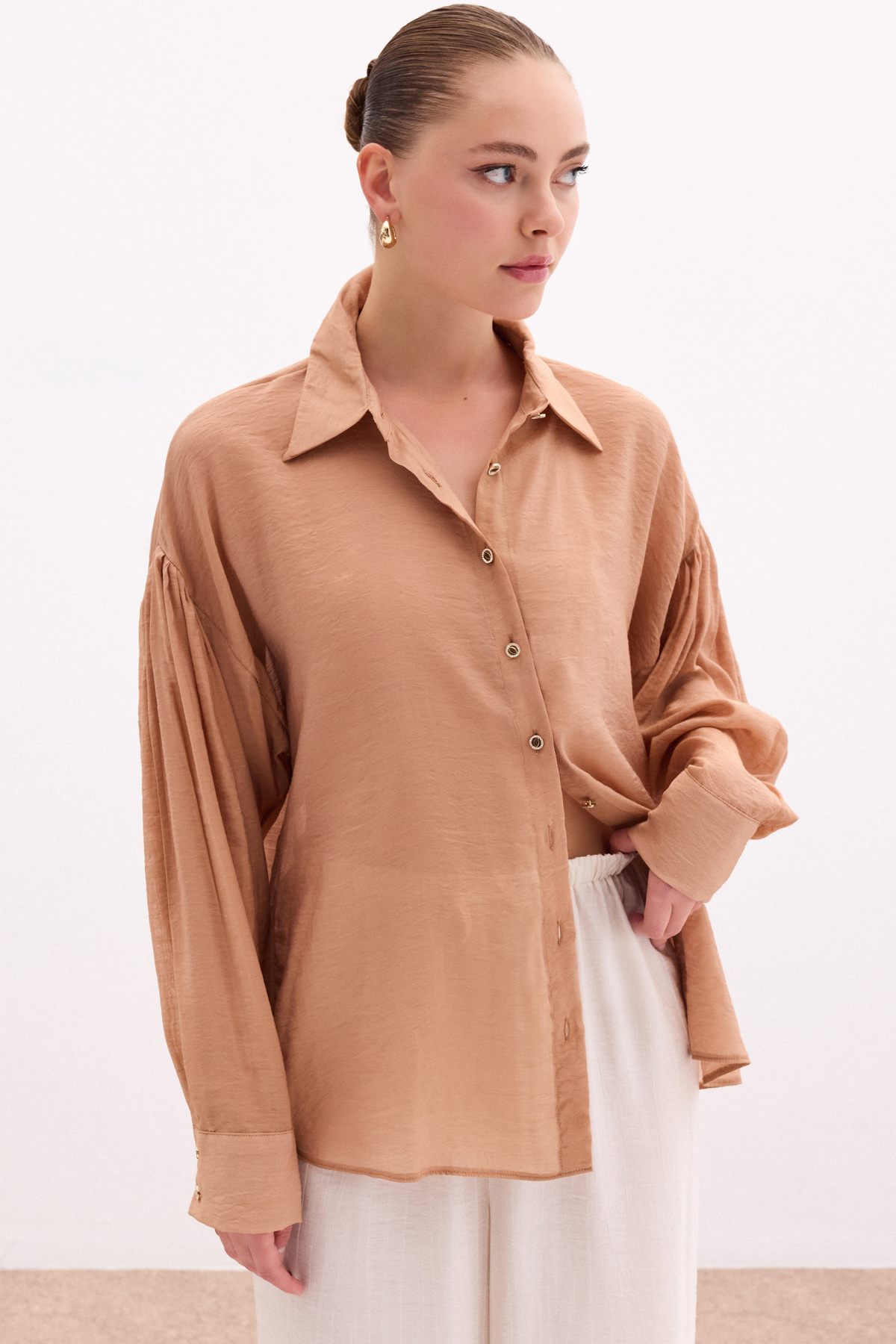 Düğme Aksesuarlı İnce Gömlek - Camel