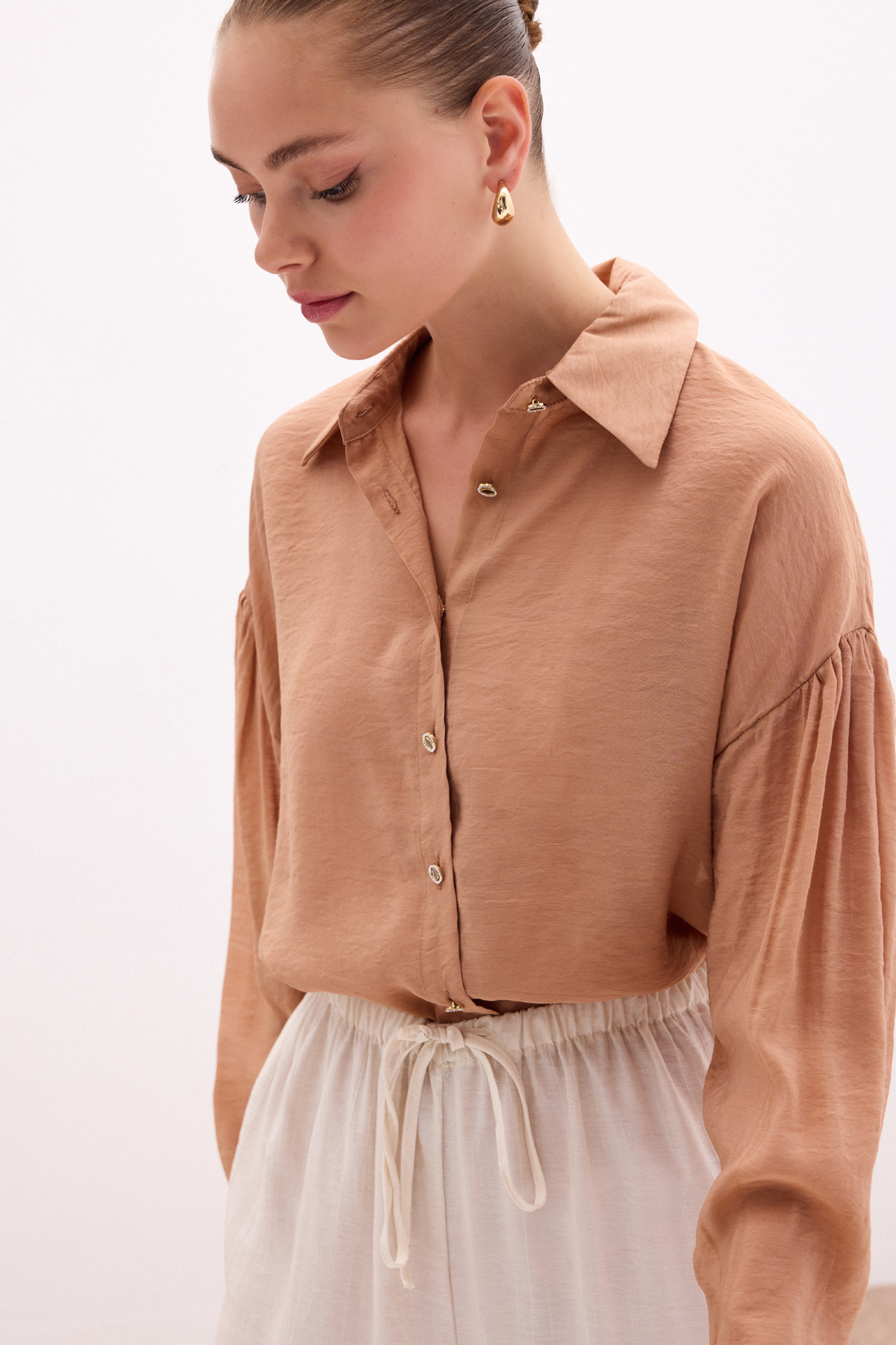 Düğme Aksesuarlı İnce Gömlek - Camel