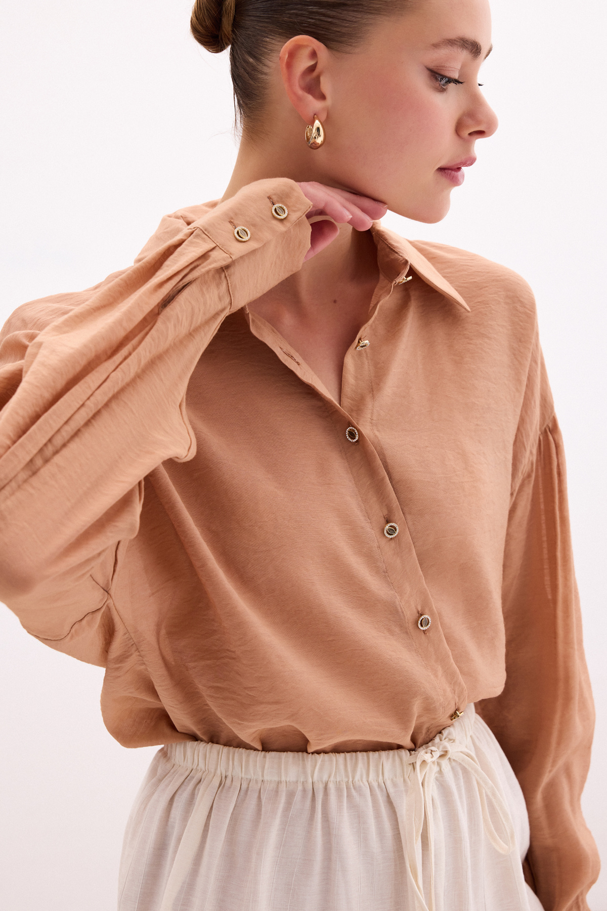 Düğme Aksesuarlı İnce Gömlek - Camel