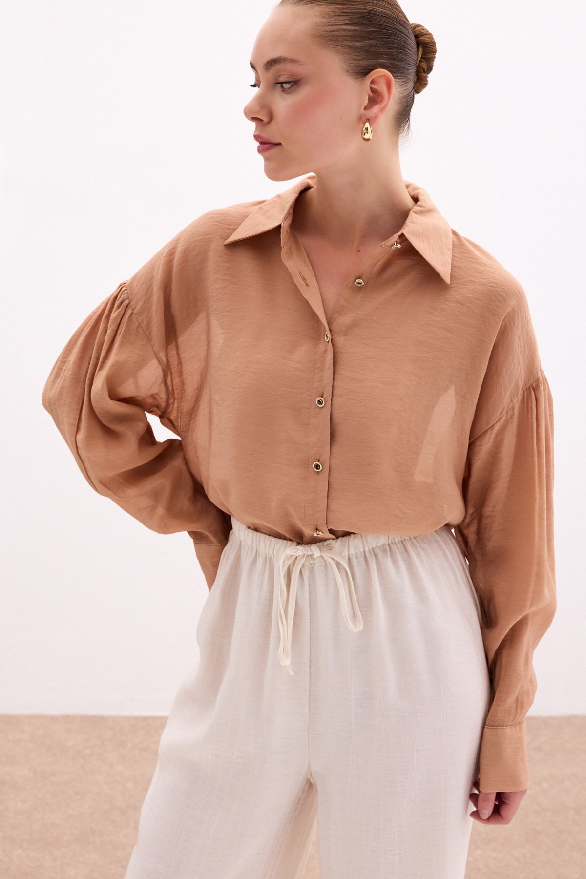Düğme Aksesuarlı İnce Gömlek - Camel