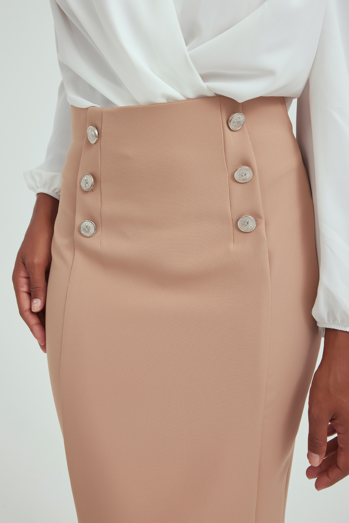 Düğme aksesuarlı kalem etek - BEJ