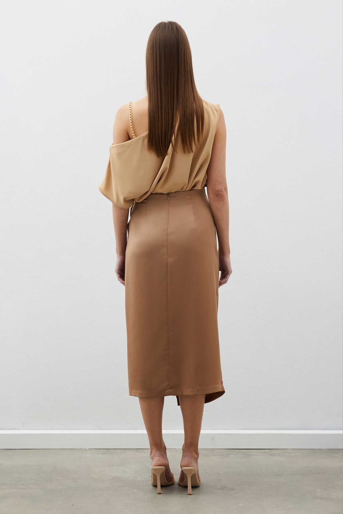 Düğme Aksesuarlı Saten Krep Etek - CAMEL