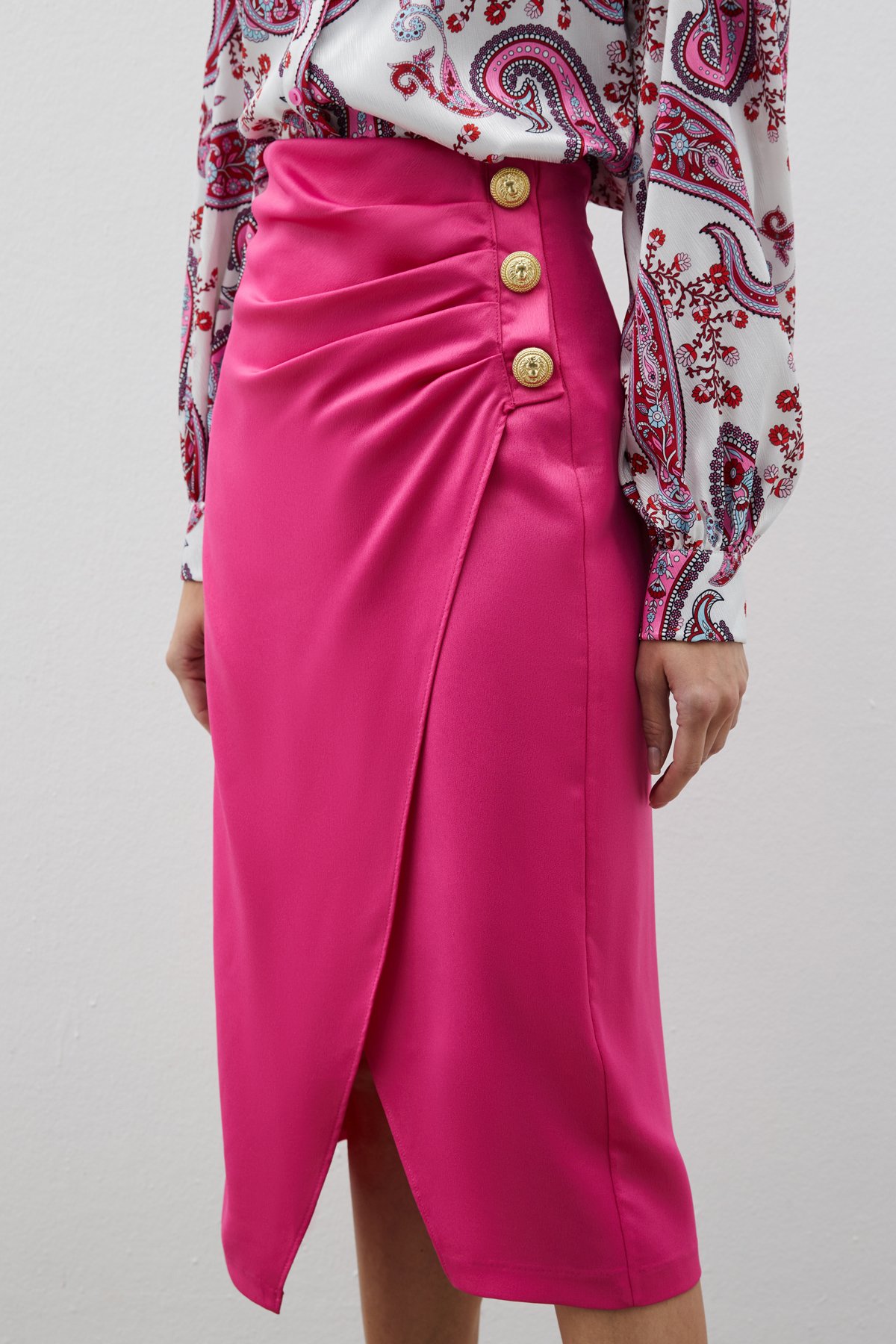 Düğme Aksesuarlı Saten Krep Etek - FUŞYA