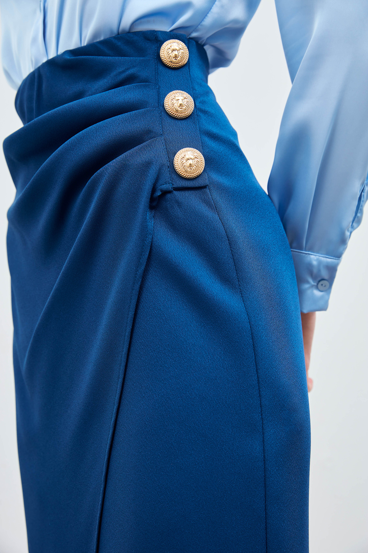 Düğme Aksesuarlı Saten Krep Etek - LACİVERT