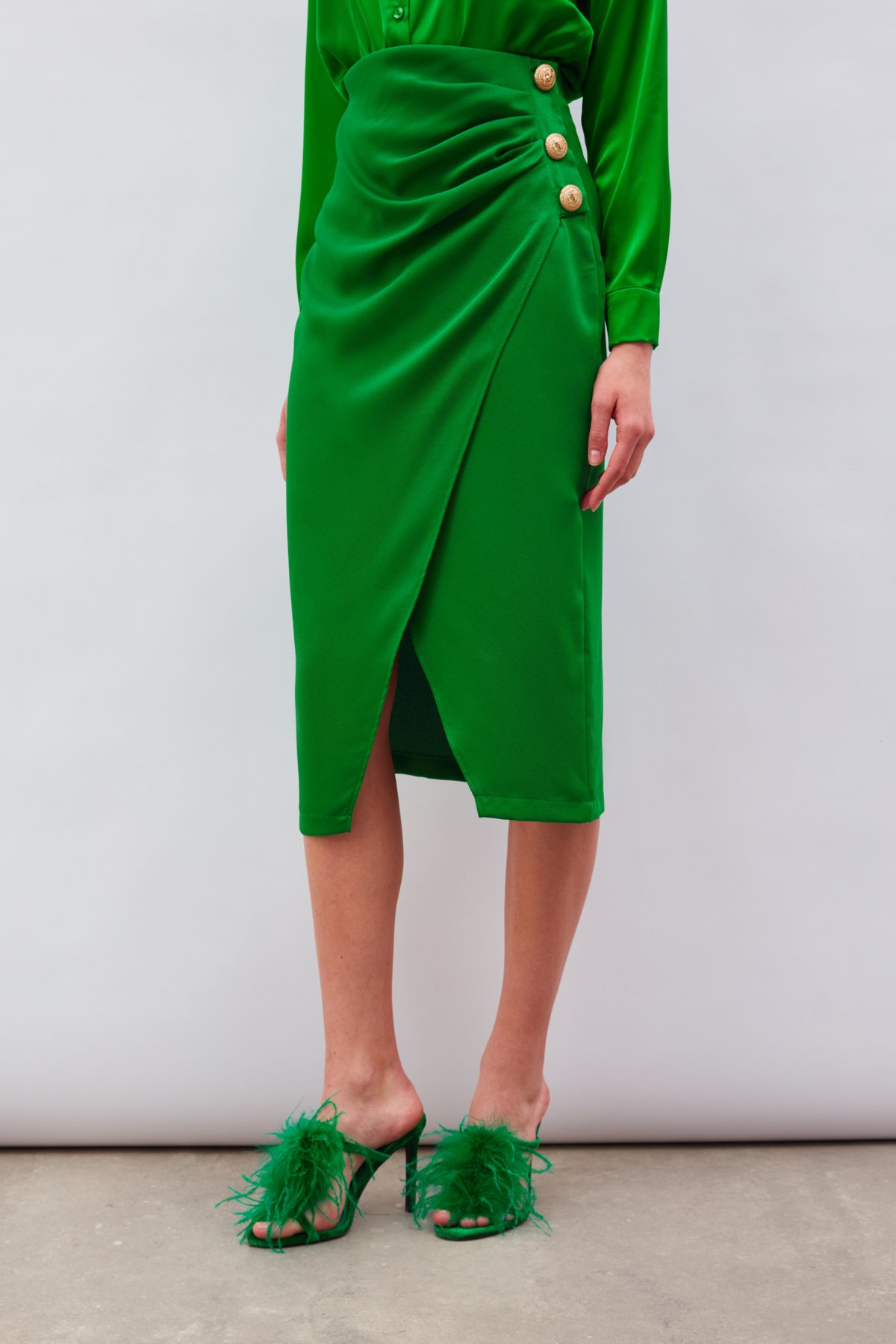 Düğme Aksesuarlı Saten Krep Etek - ZÜMRÜT