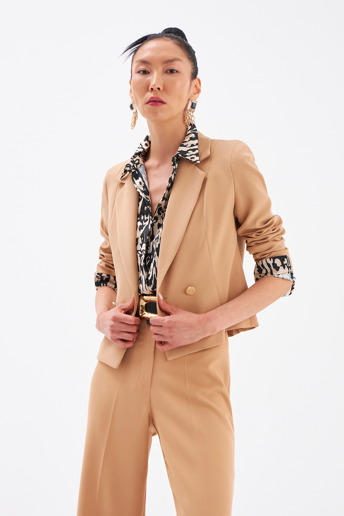 Button detail short jacket - CAMEL