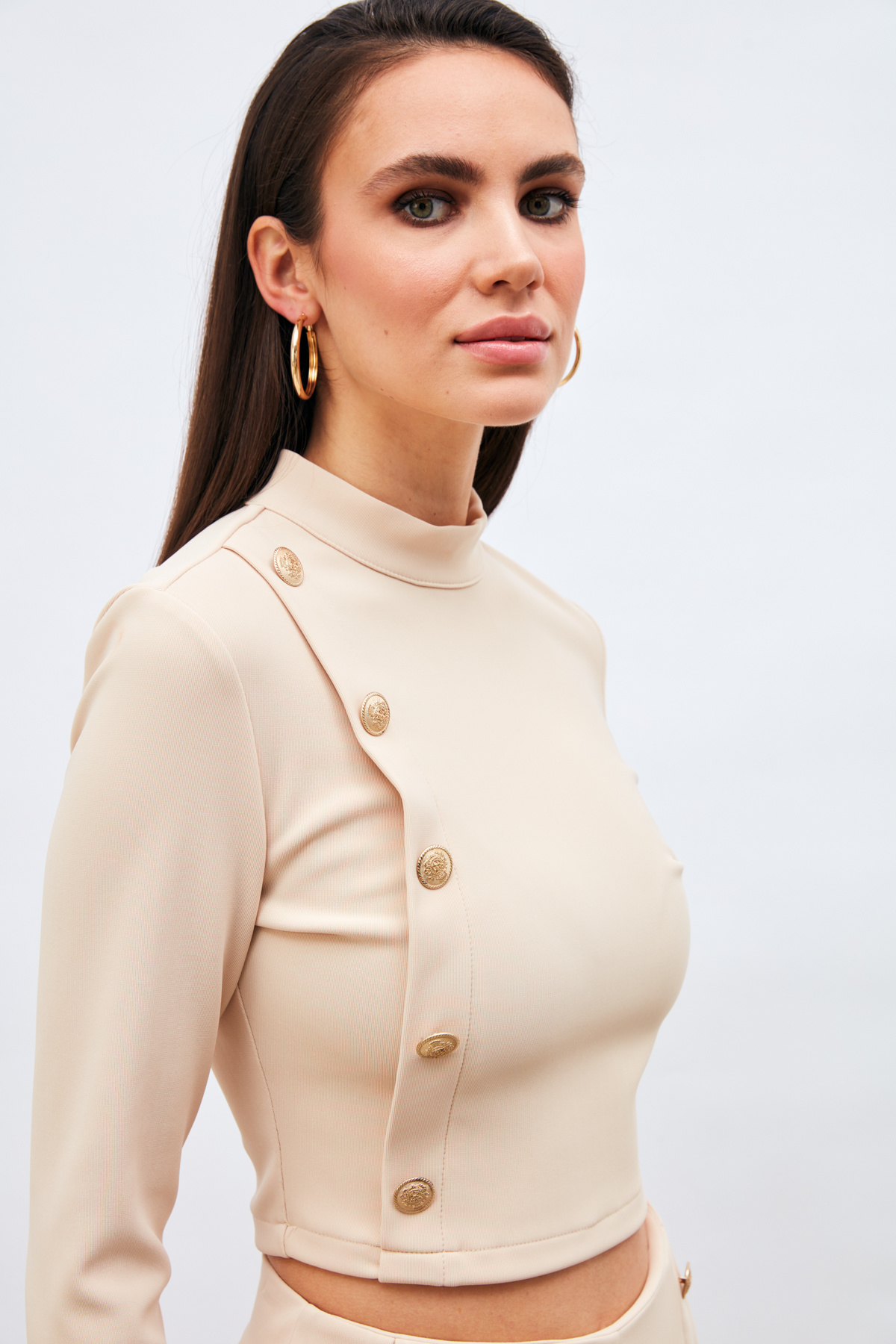 Düğme Detaylı Dik Yaka Bluz - BEJ