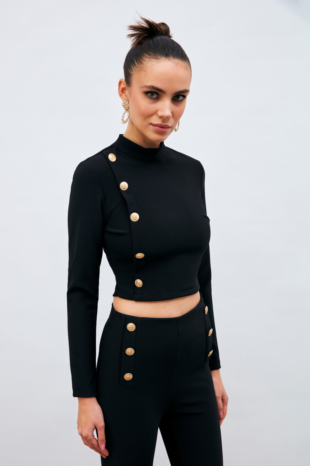 Düğme Detaylı Dik Yaka Bluz - SİYAH