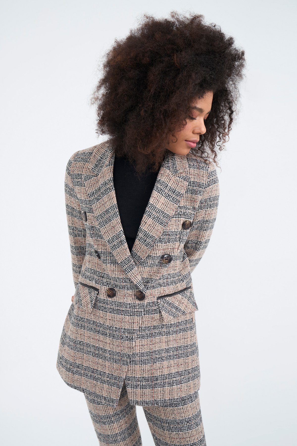 Düğme detaylı ekose ceket - BEJ