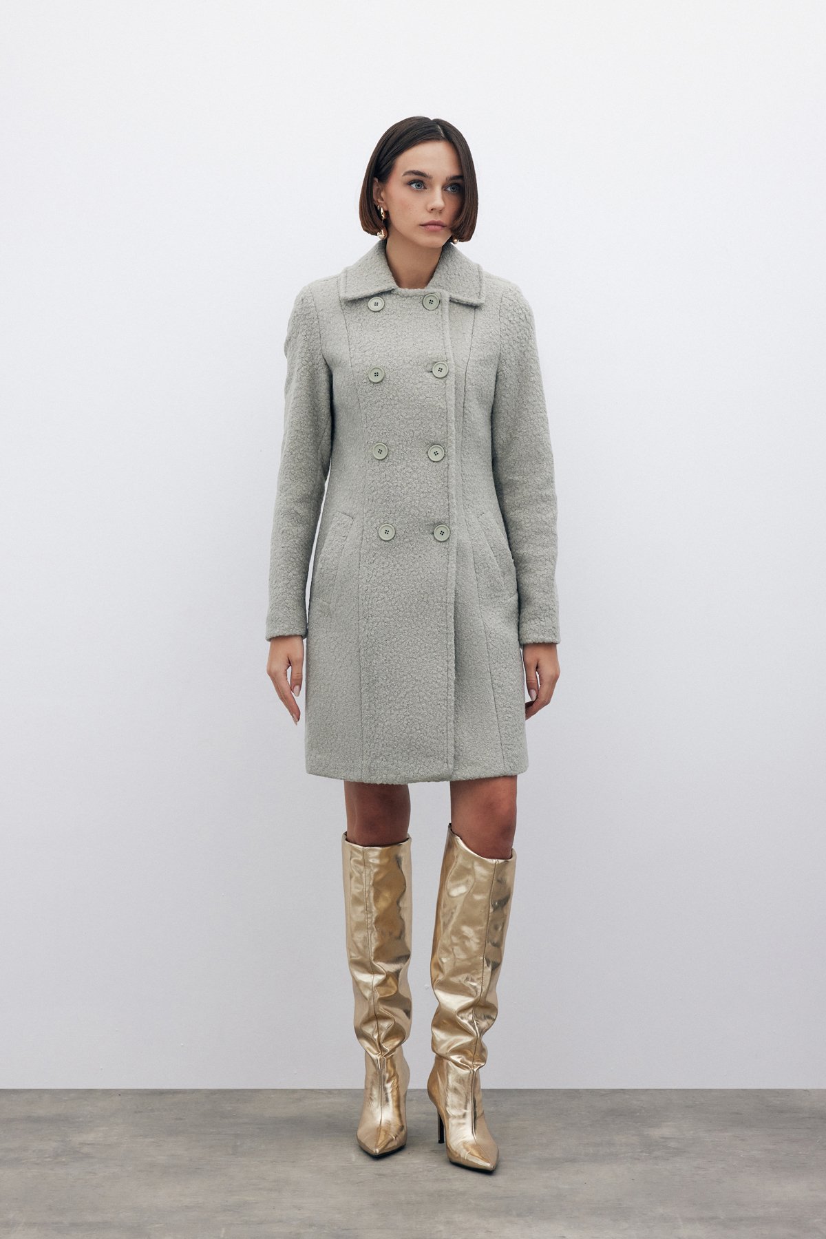 Düğme Detaylı Kaban - MİNT