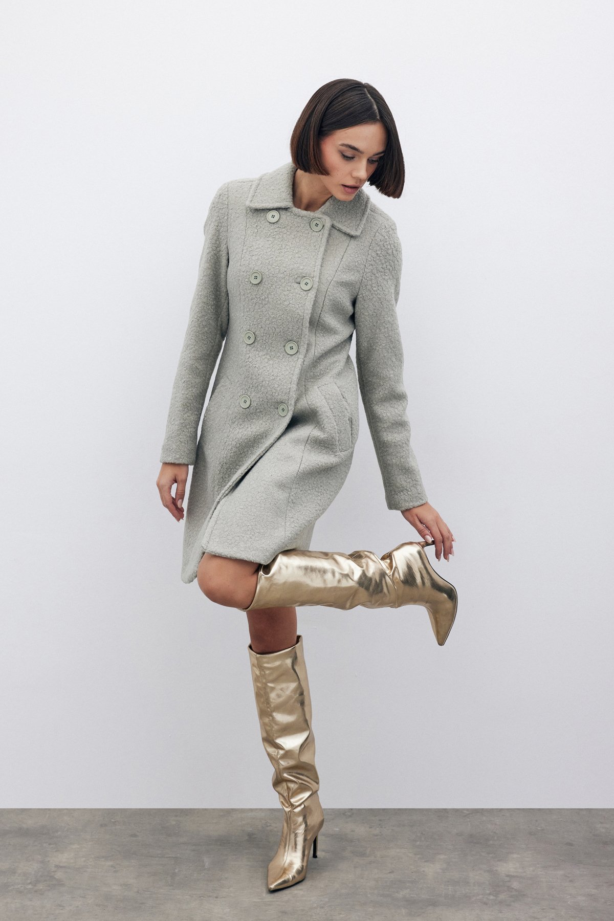 Düğme Detaylı Kaban - MİNT