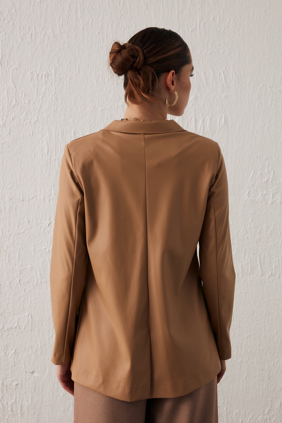 Düğme Detaylı Kruvaze Deri Ceket - BEJ