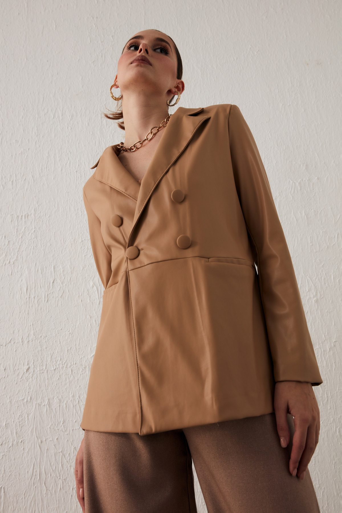 Düğme Detaylı Kruvaze Deri Ceket - BEJ