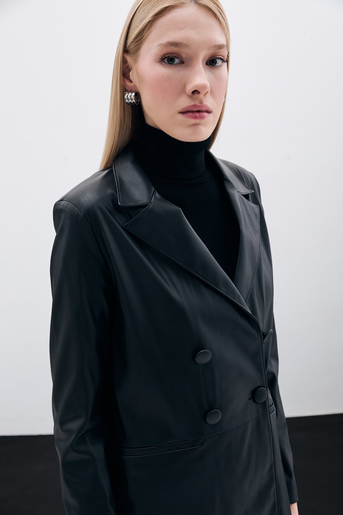 Düğme Detaylı Kruvaze Deri Ceket - Siyah