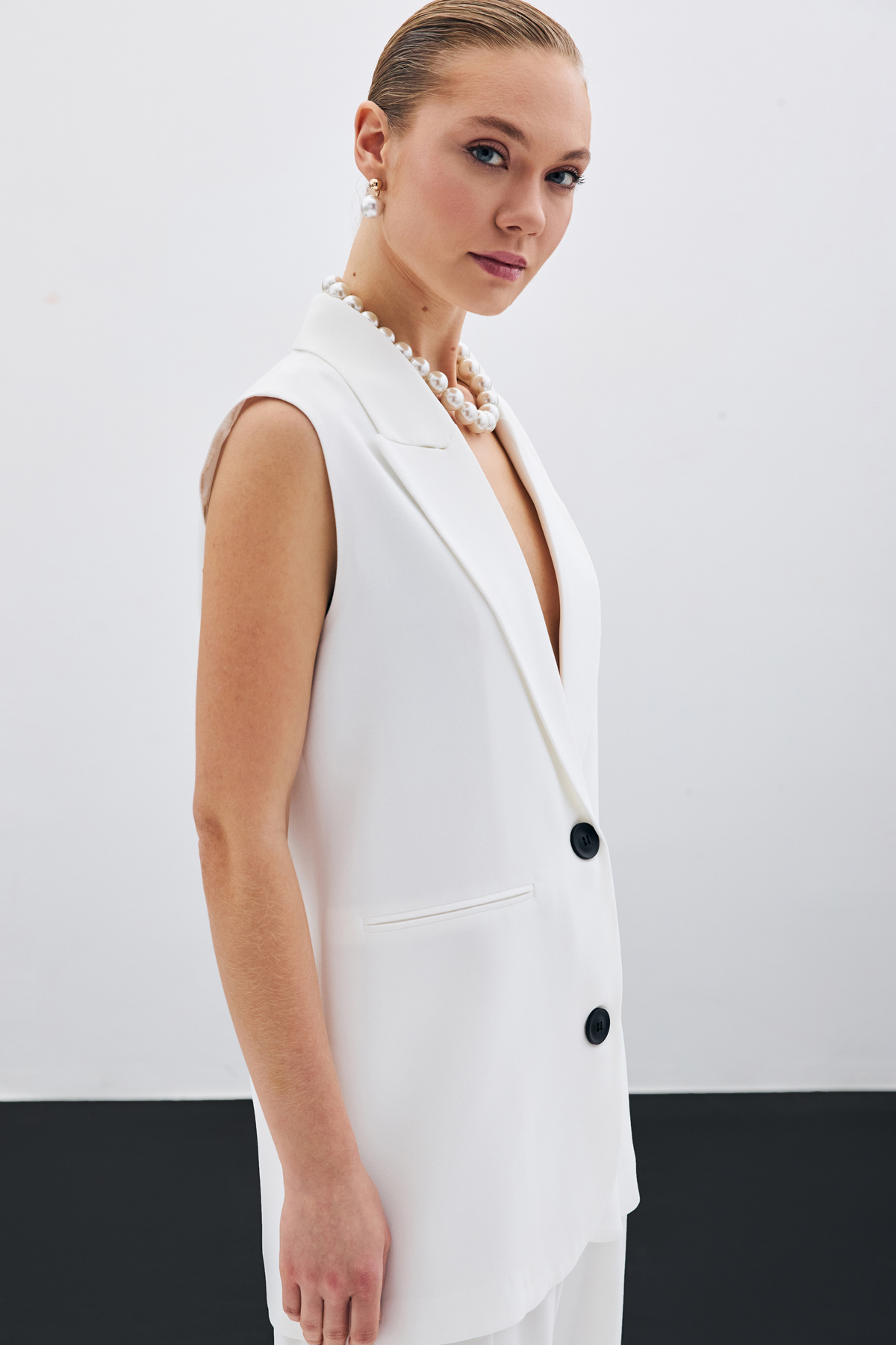 Düğme Detaylı Salaş Yelek - Ekru