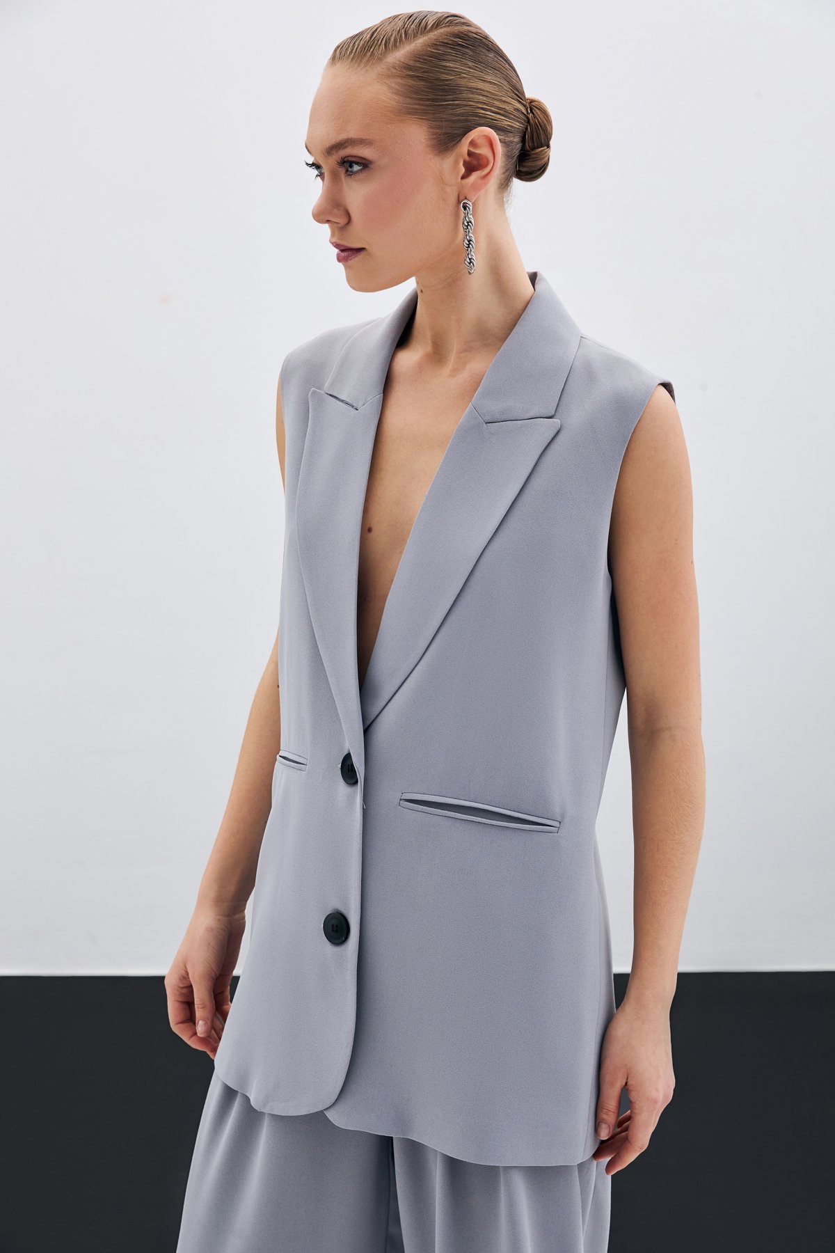 Düğme Detaylı Salaş Yelek - Gri