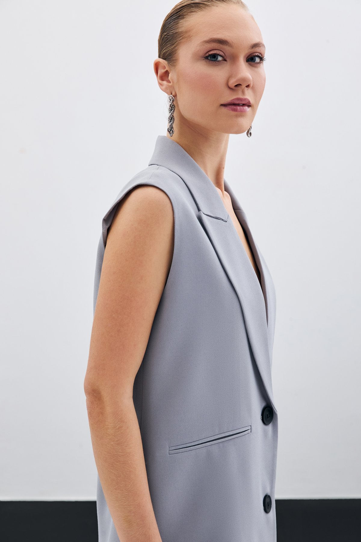 Düğme Detaylı Salaş Yelek - Gri