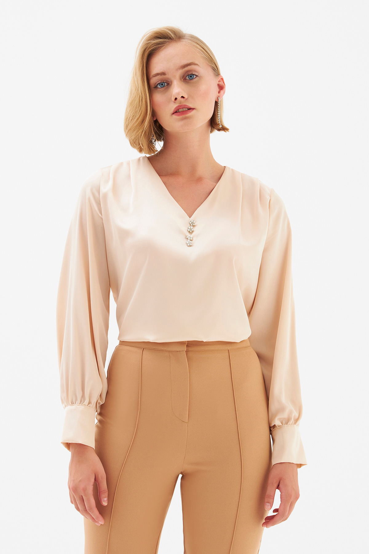Düğme Detaylı Saten Bluz - KREM