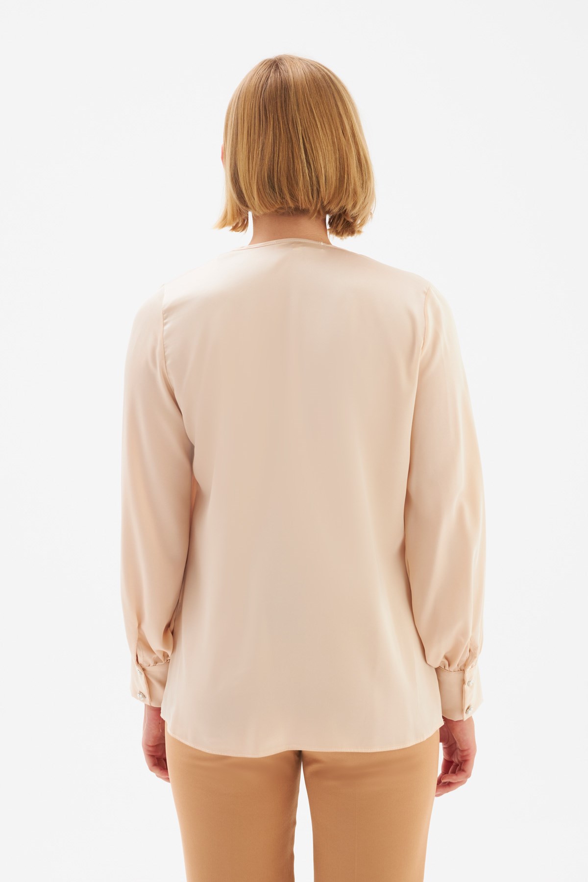 Düğme Detaylı Saten Bluz - KREM
